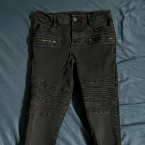 They are old thing I can’t fit so someone can have them